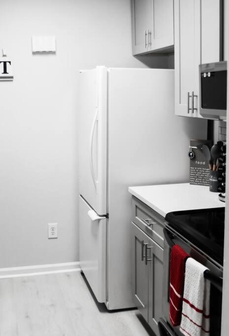 Serene Condo W/ Led Lights In Heart Of Raleigh Exterior photo